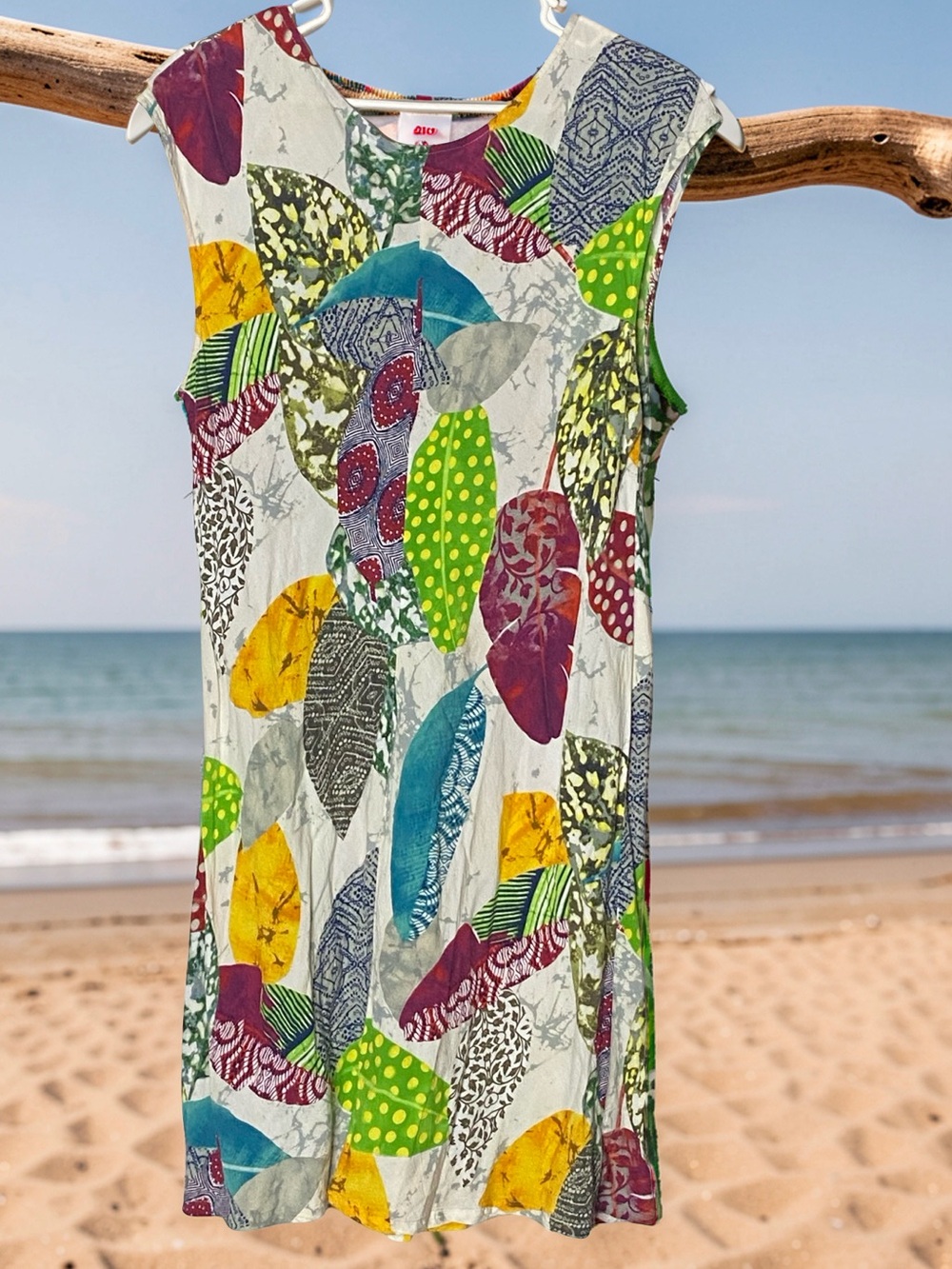 VINTAGE JAMS WORLD Made in Hawaii Women’s Rayon Dress, Floral/Leaf
Large